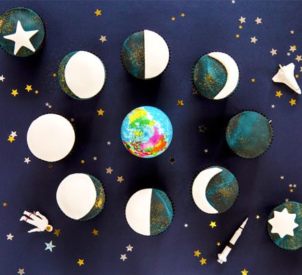 Moon cycle cupcakes