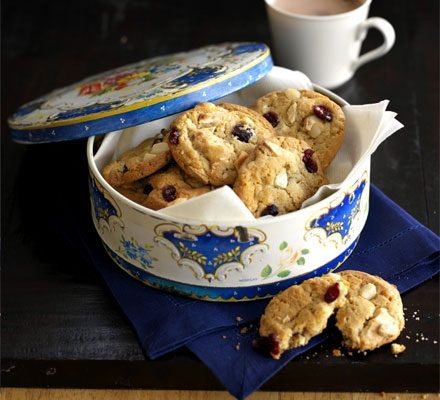 Macadamia & cranberry American cookies